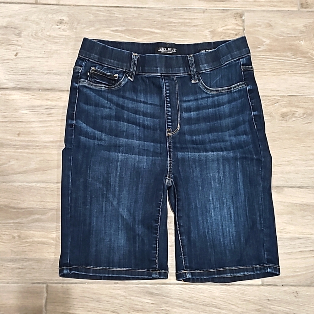 Judy Blue Pull On Bermuda Shorts